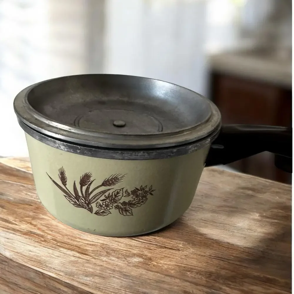 Vintage Corning Ware Range Craft 1.5 Qt Saucepan with Lid | Retro Avocado Green